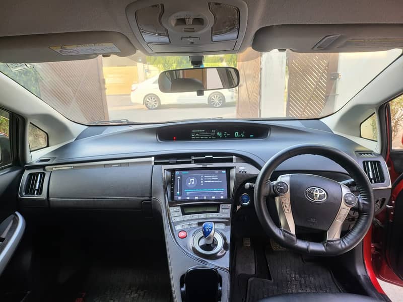 Toyota Prius PHV (Plug In Hybrid) 2014 11
