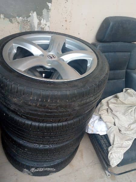 17 inch brand new rim and tyers and bucket seats in mint condition 4