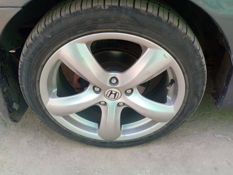 17 inch brand new rim and tyers and bucket seats in mint condition 6