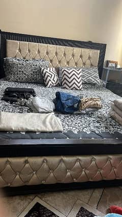 king size Bed with two side drawers / tables