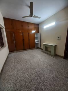 (ViP Location) 10 Marla Upper Portion For Rent