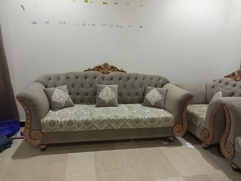 6 seater unused crown sofa in almost new condition 0