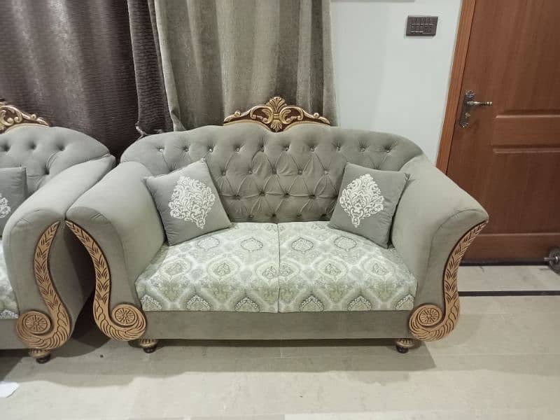 6 seater unused crown sofa in almost new condition 2