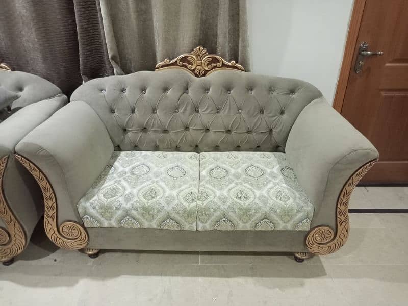 6 seater unused crown sofa in almost new condition 6