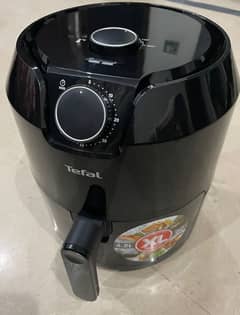 TEFAL AIR FRYER, 10/10 Condition 0
