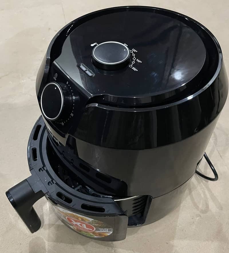 TEFAL AIR FRYER, 10/10 Condition 2