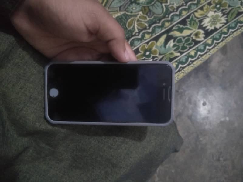 urgent sale Apple iPhone 7 1