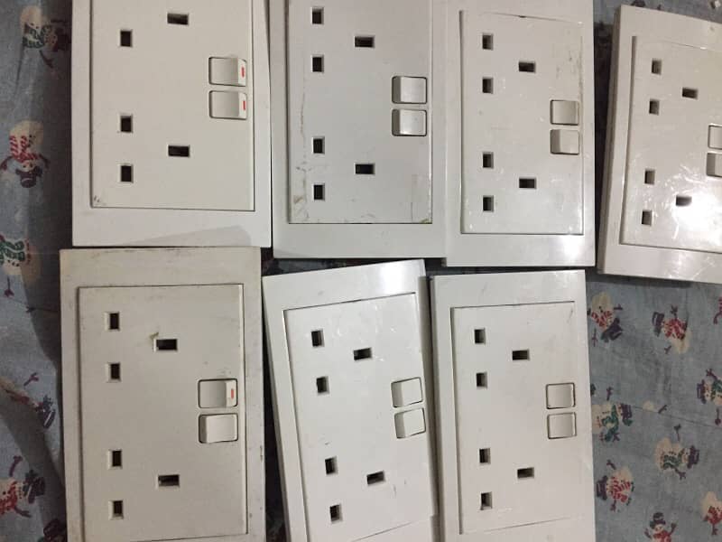 computer plug power socket  available 1