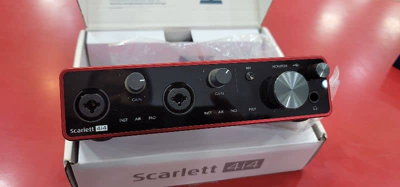 Focusrite Scarlett 4i4 | 3rd Generation Audio Interface 2