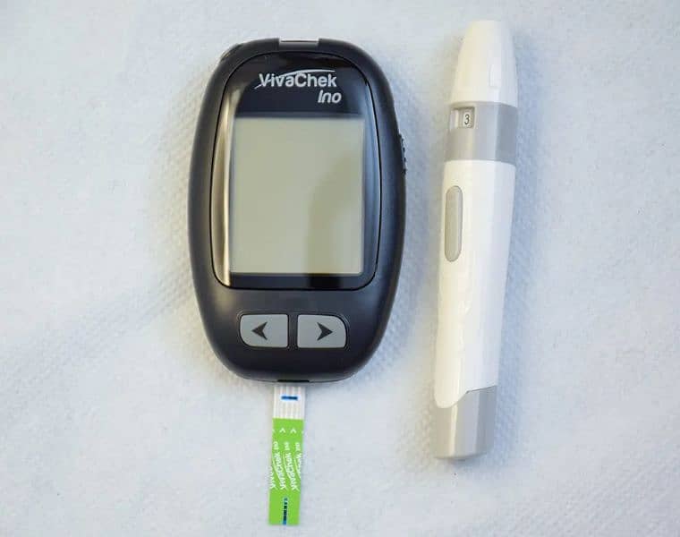 VivaChek Ino Blood Glucose Monitor + 60 Test strips/Vivashic Inu 2