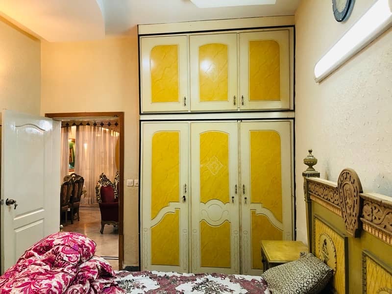 Guest House available in Iqbal Town Lahore 11