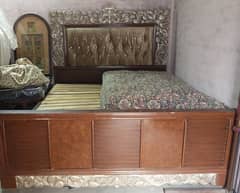 1 king size bed without side tables