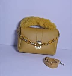 women chunky chain purse with fur