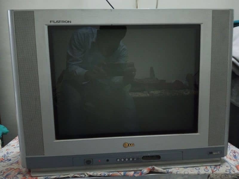 LG FLATRON Television (Tv) 1