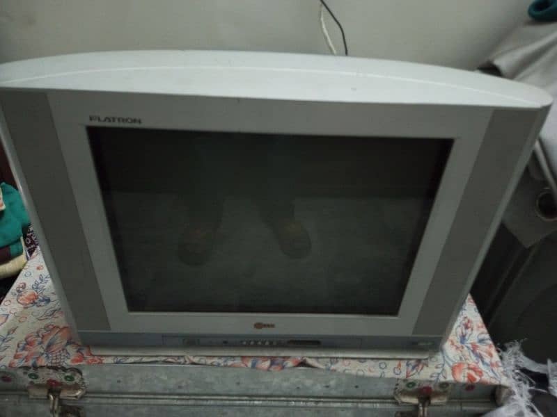 LG FLATRON Television (Tv) 2