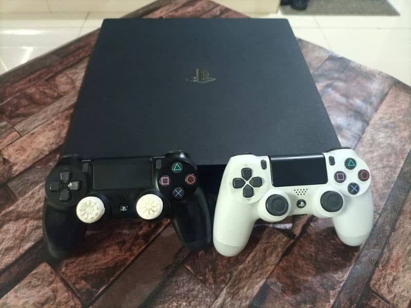 Imported Ps4 console with two controllers + three games 2