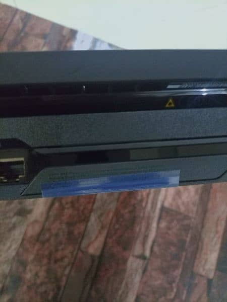 Imported Ps4 console with two controllers + three games 7
