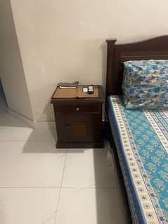 Single bed fine quality with side table and two mettresses