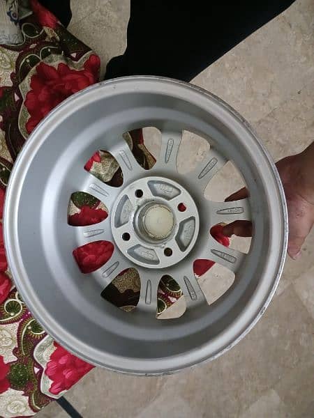 suzuki alto.  wagnor Alloys rim 13 inch size 1