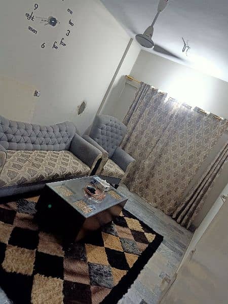 Bachelors room available 2