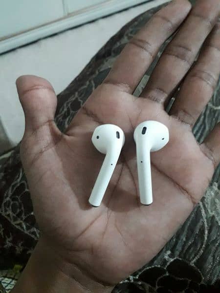 apple air pods 2nd (Generation) 4