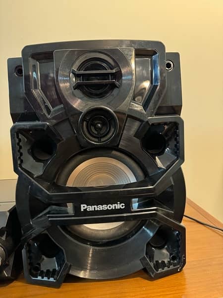 Panasonic SA AKX-710 Hi-Fi Sound System 2,000 Watts Bluetooth speakers 4