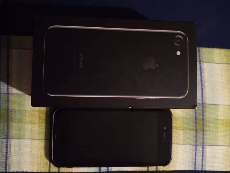 iPhone 7 with original box/ original cable/ back cover 14