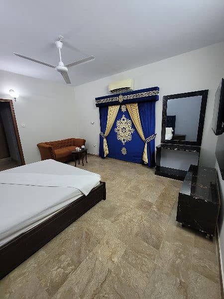 room rent House 15/2  Street 32  Saba Avenue Phase 5 defense Karachi 3