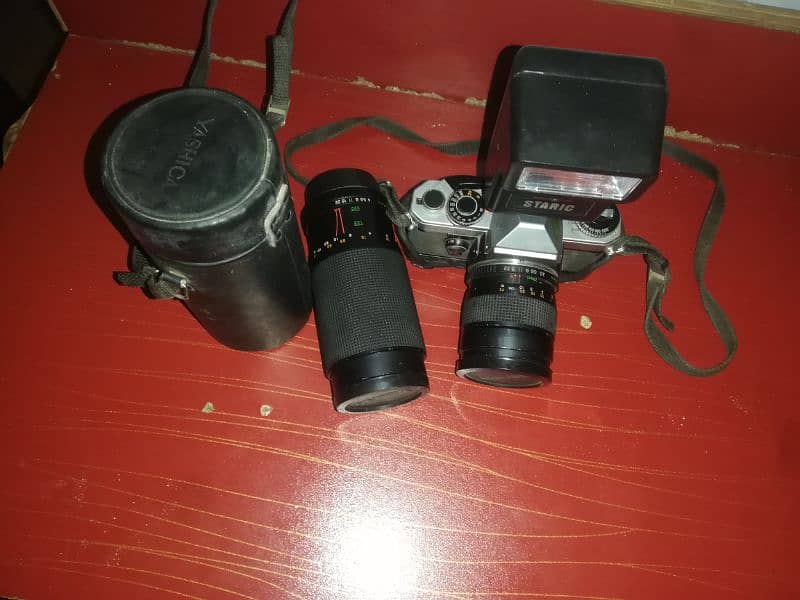 Vintage Yashika camera 3