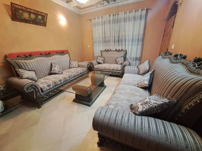 8 Seater Sofa With Lush Condition 5
