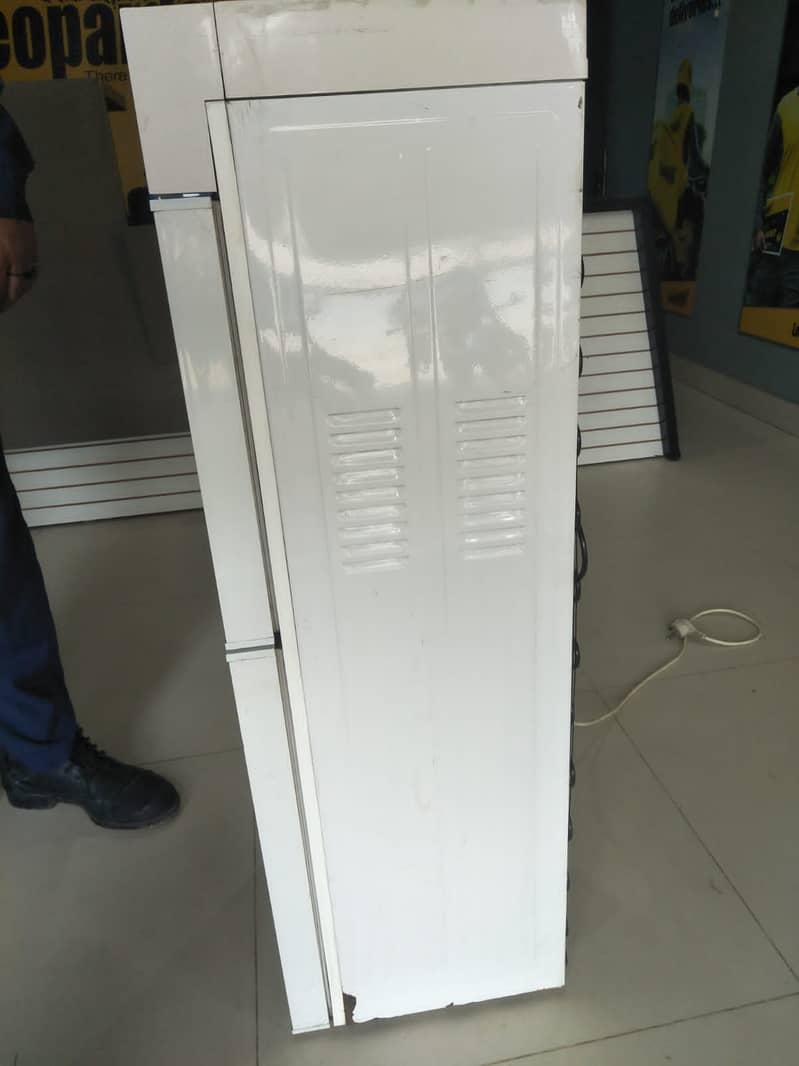 10/10 Condition TOYO Water Dispenser WD400 1
