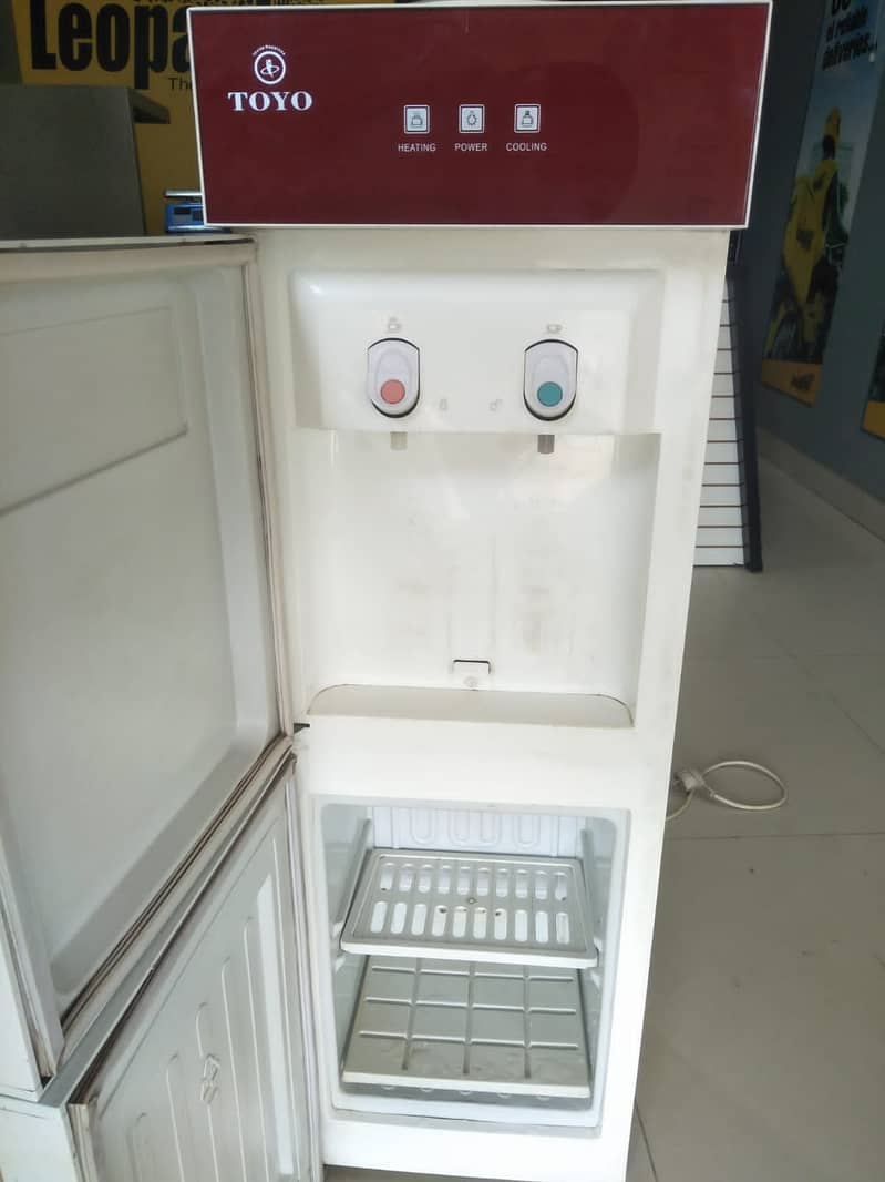 10/10 Condition TOYO Water Dispenser WD400 2