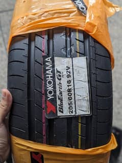 New Yokohama Tyres 205/60 R16 Bluearth es32 0