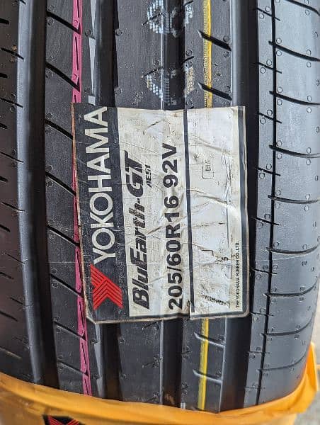 New Yokohama Tyres 205/60 R16 Bluearth es32 3