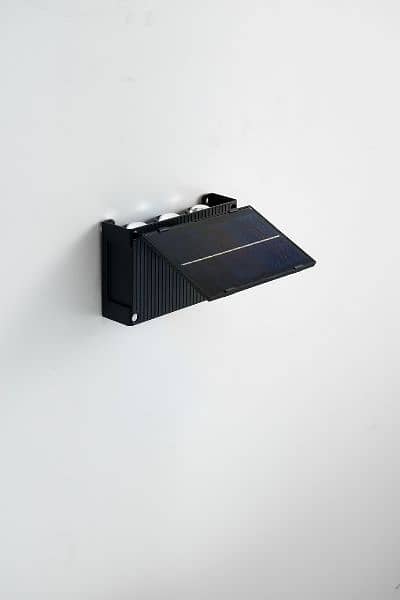 Solar Up & Down Wall Washer 1