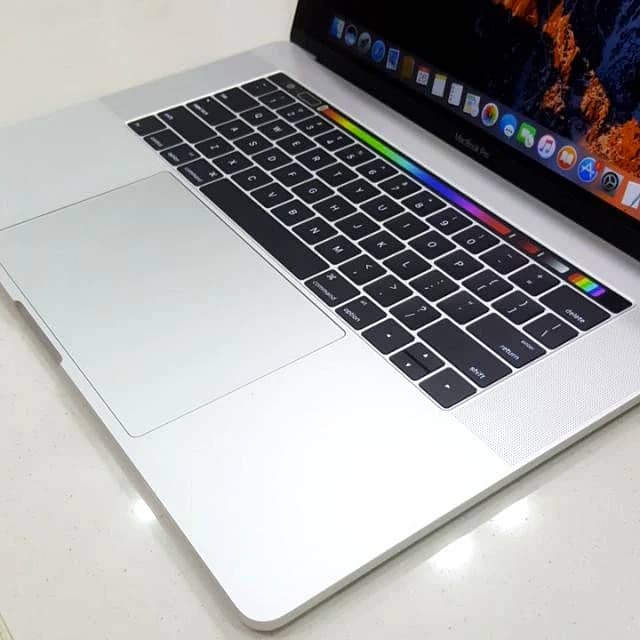 Apple Macbook Pro 2017 space Gray Good conditon 2