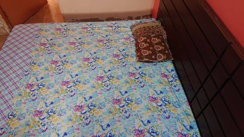 big size bed 6,6 1/2 with mattress 2
