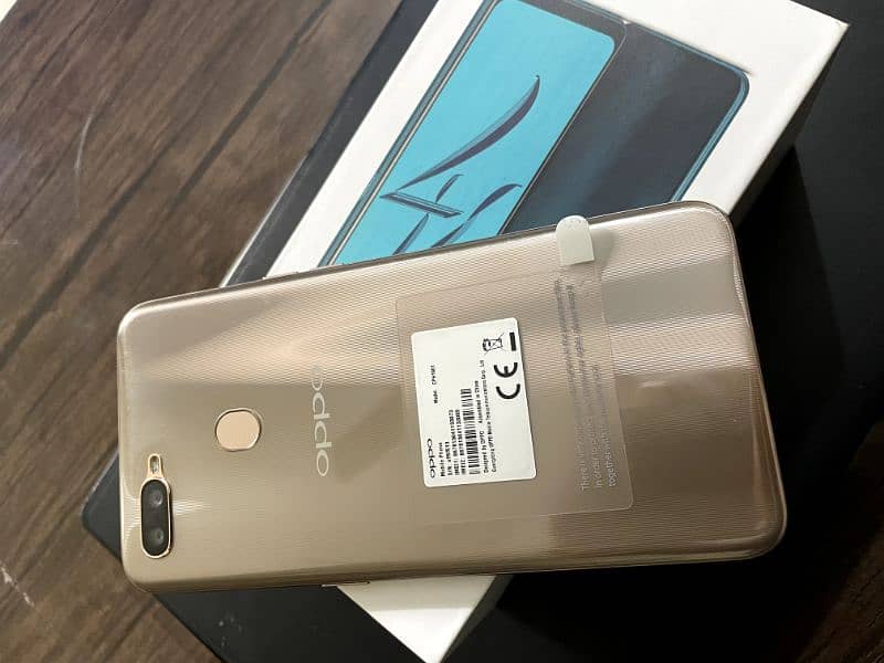 oppo A7, 10/10 condition, with box charger 4