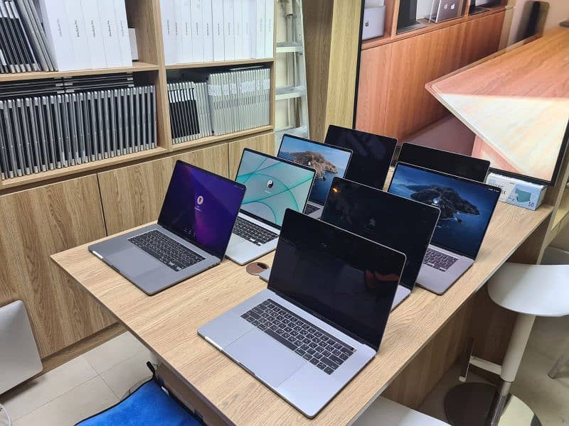 Apple MacBook Pro i7 i9 and M1 M2 10 by 10 condition 1