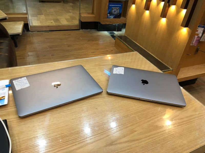 Apple MacBook Pro i7 i9 and M1 M2 10 by 10 condition 3