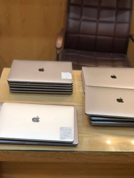 Apple MacBook Pro i7 i9 and M1 M2 10 by 10 condition 4
