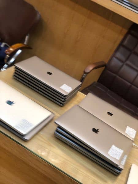 Apple MacBook Pro i7 i9 and M1 M2 10 by 10 condition 5