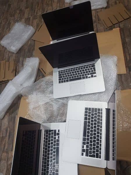 Apple MacBook Pro i7 i9 and M1 M2 10 by 10 condition 7