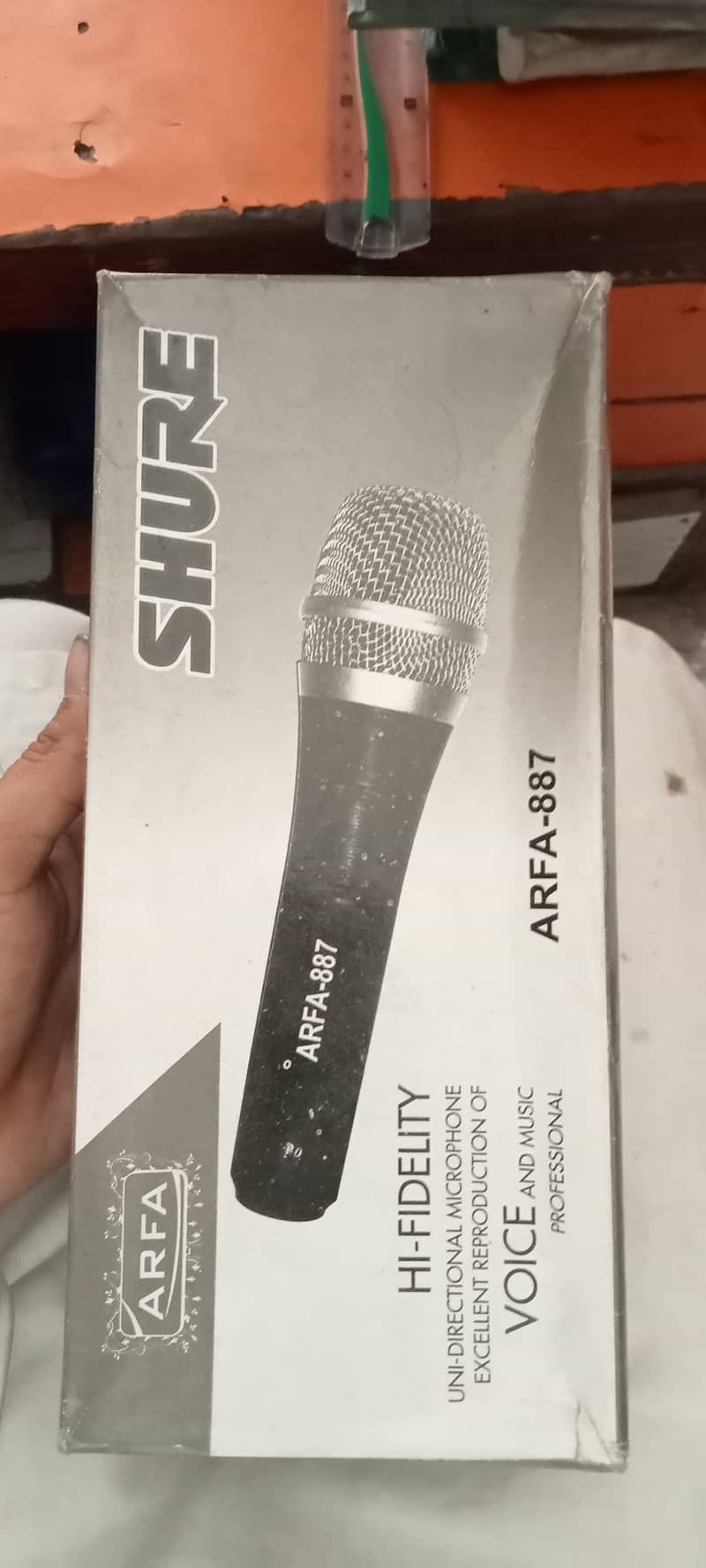 mic available hai  price 0