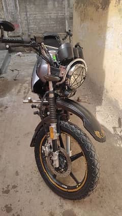 Shok sy rakhi ha bike, engine,self start everything is fine