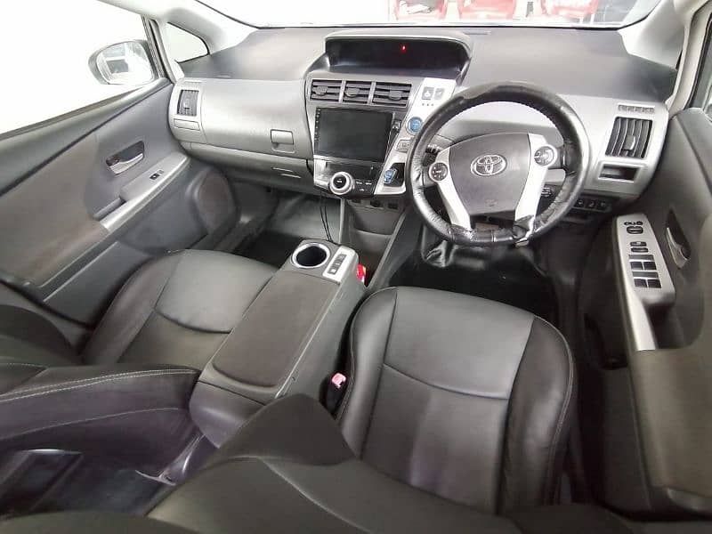 Toyota Prius Alpha 5 Seater 9