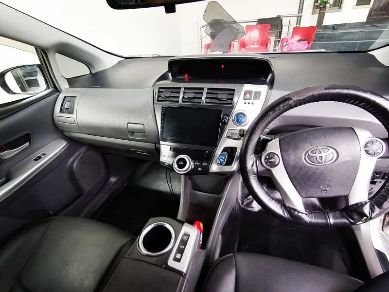 Toyota Prius Alpha 5 Seater 10