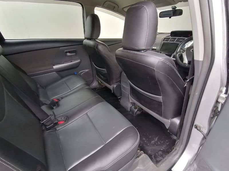 Toyota Prius Alpha 5 Seater 11