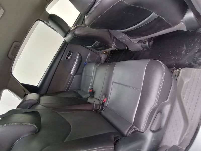 Toyota Prius Alpha 5 Seater 13