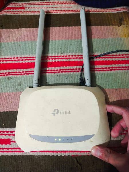 TP link router 2 antenna like new 0
